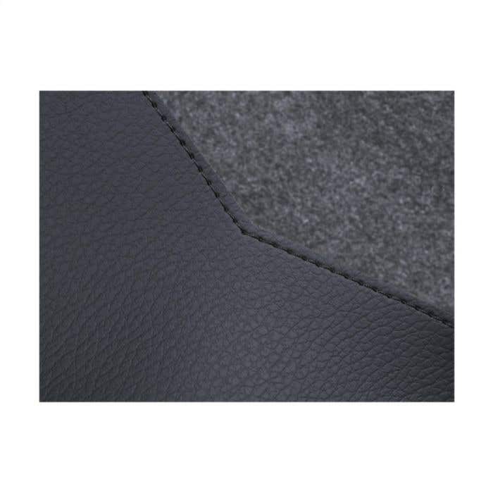 Made Out Of laptophoes | Gerecycled vilt | 15 inch