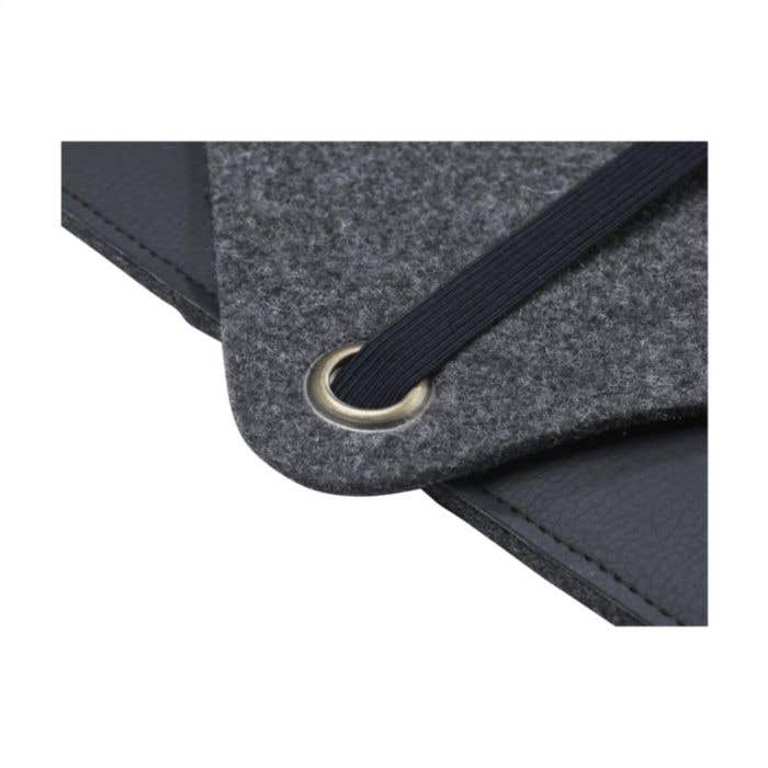Made Out Of laptophoes | Gerecycled vilt | 15 inch