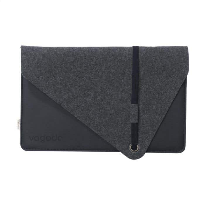 Made Out Of laptophoes | Gerecycled vilt | 15 inch
