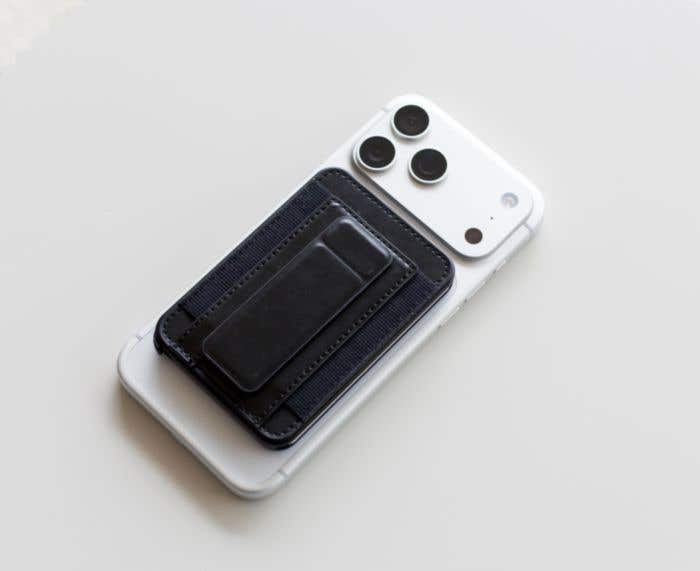 BrandCharger pasjeshouder Wally Stand Pro | Gerecycled | 6 pasjes | Telefoonhouder