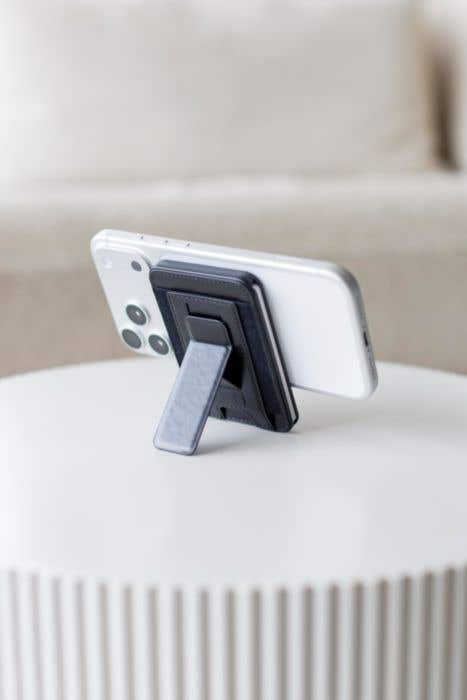 BrandCharger pasjeshouder Wally Stand Pro | Gerecycled | 6 pasjes | Telefoonhouder